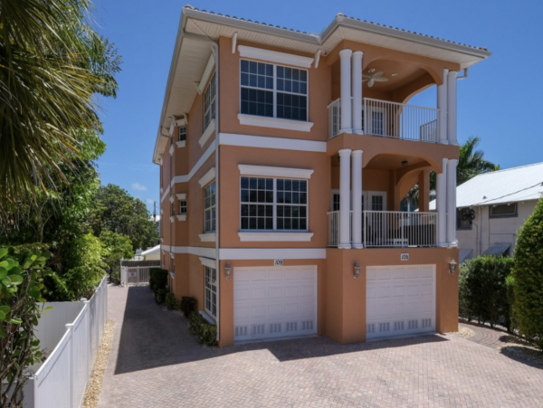 Bradenton Vacation Condo Two Bedroom Walk to Beach